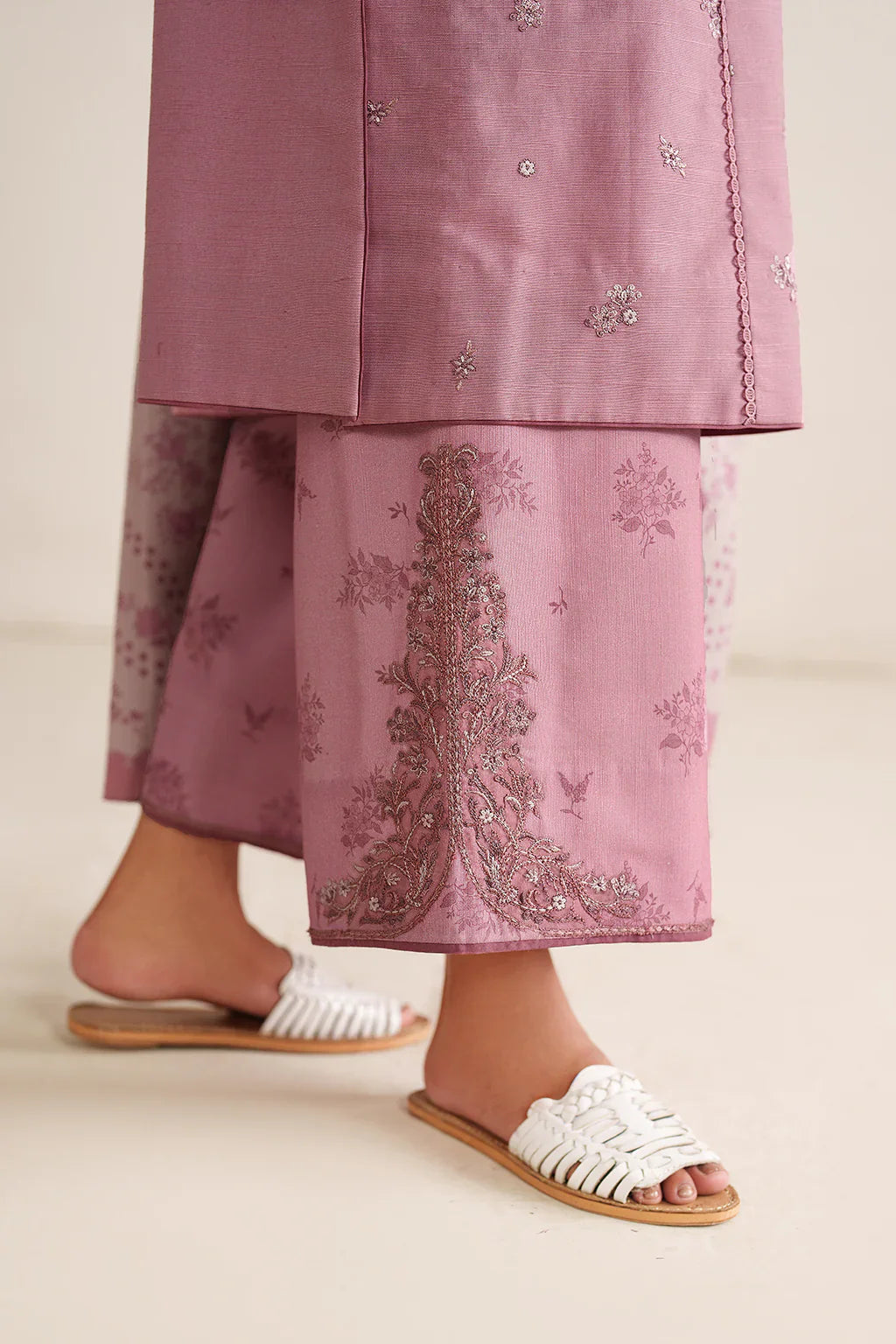 Swagiwear iznik - Summer 3PC Lawn Embroidered Suit - 