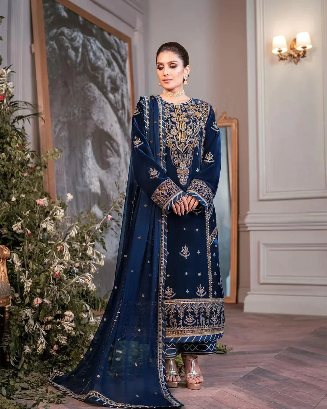 Swagiwear  Winter Unstitched 3PCs Embroidered Velvet With Embroidered Chiffon Dupatta