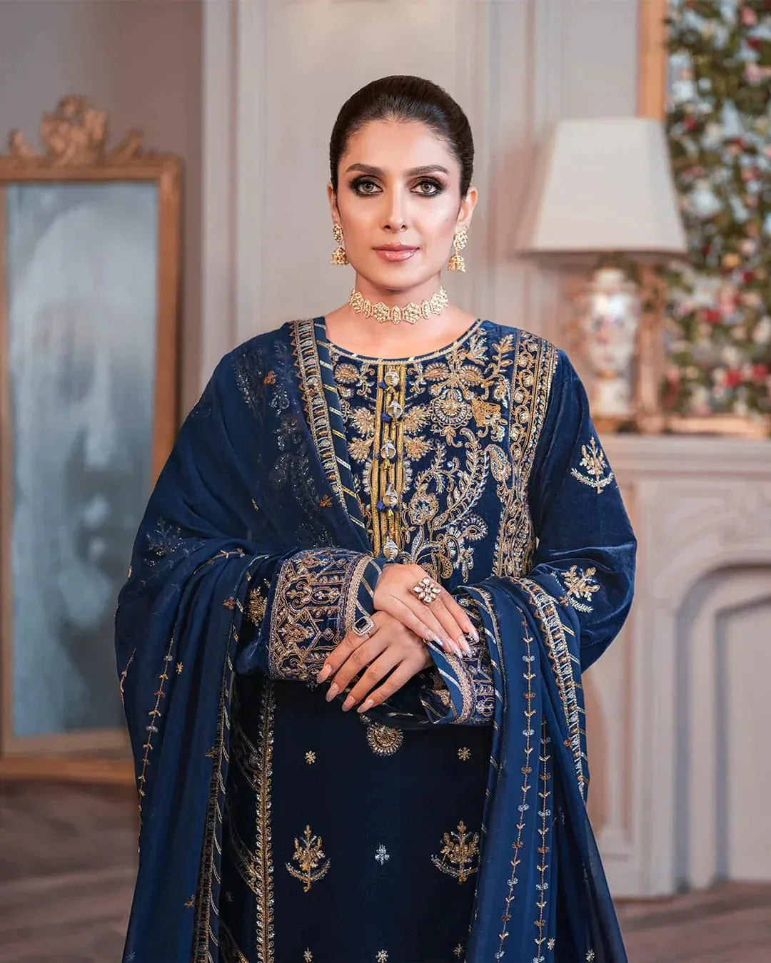Swagiwear  Winter Unstitched 3PCs Embroidered Velvet With Embroidered Chiffon Dupatta