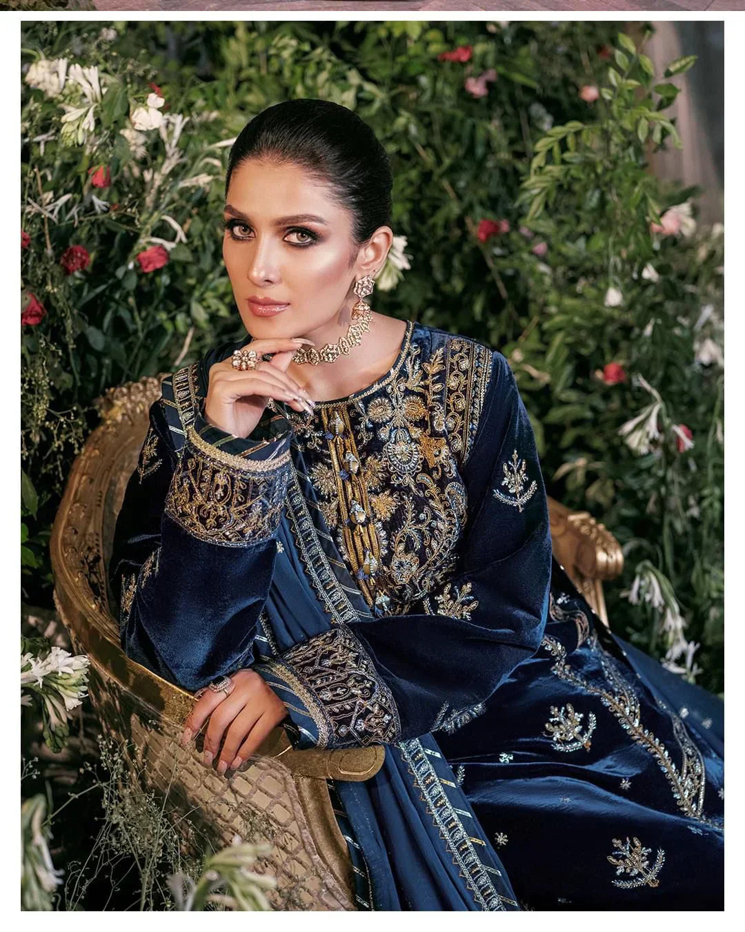 Swagiwear  Winter Unstitched 3PCs Embroidered Velvet With Embroidered Chiffon Dupatta