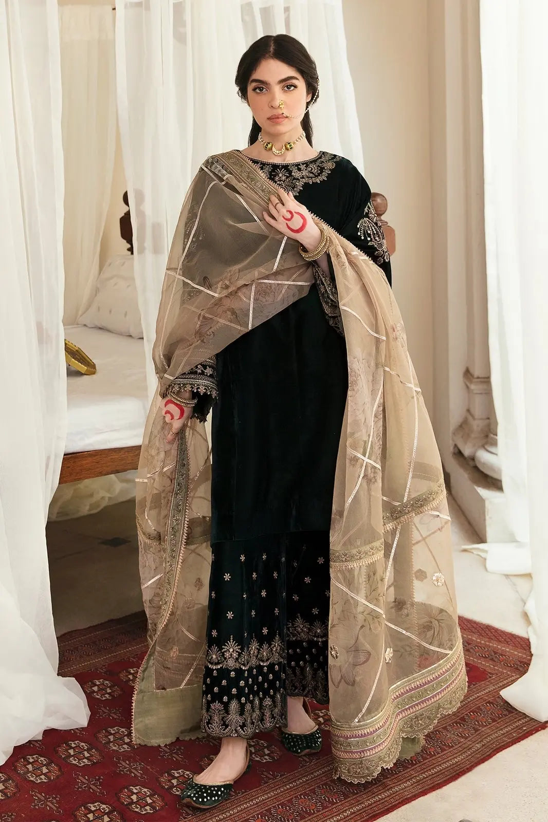 Swagiwear  Unstitched 3PCs Embroidered Velvet Dress With Embroidered Organza Dupatta