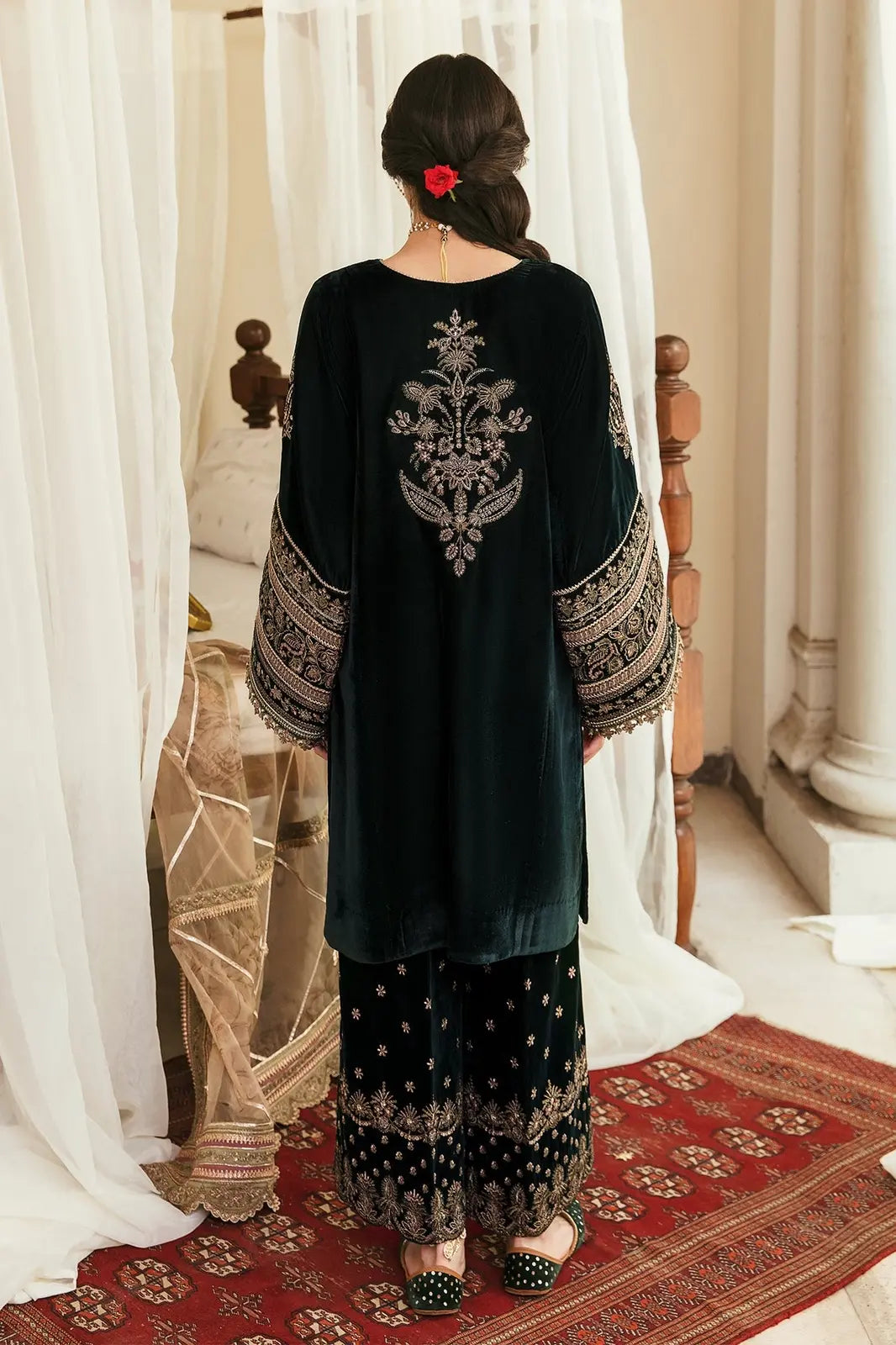 Swagiwear  Unstitched 3PCs Embroidered Velvet Dress With Embroidered Organza Dupatta