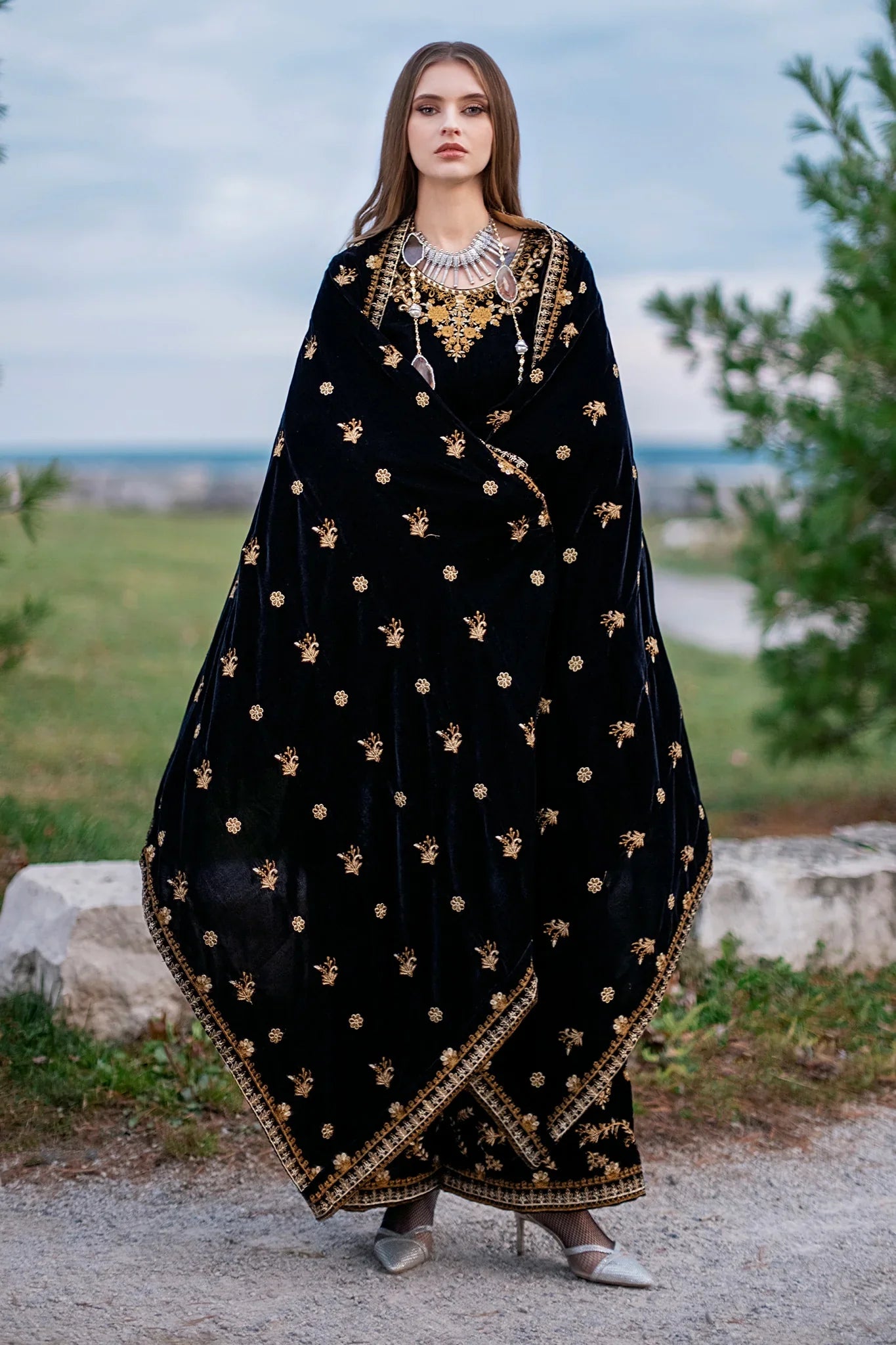 Swagiwear  Unstitched 3PCs Embroidered Velvet Dress With Embroidered Velvet Shawl