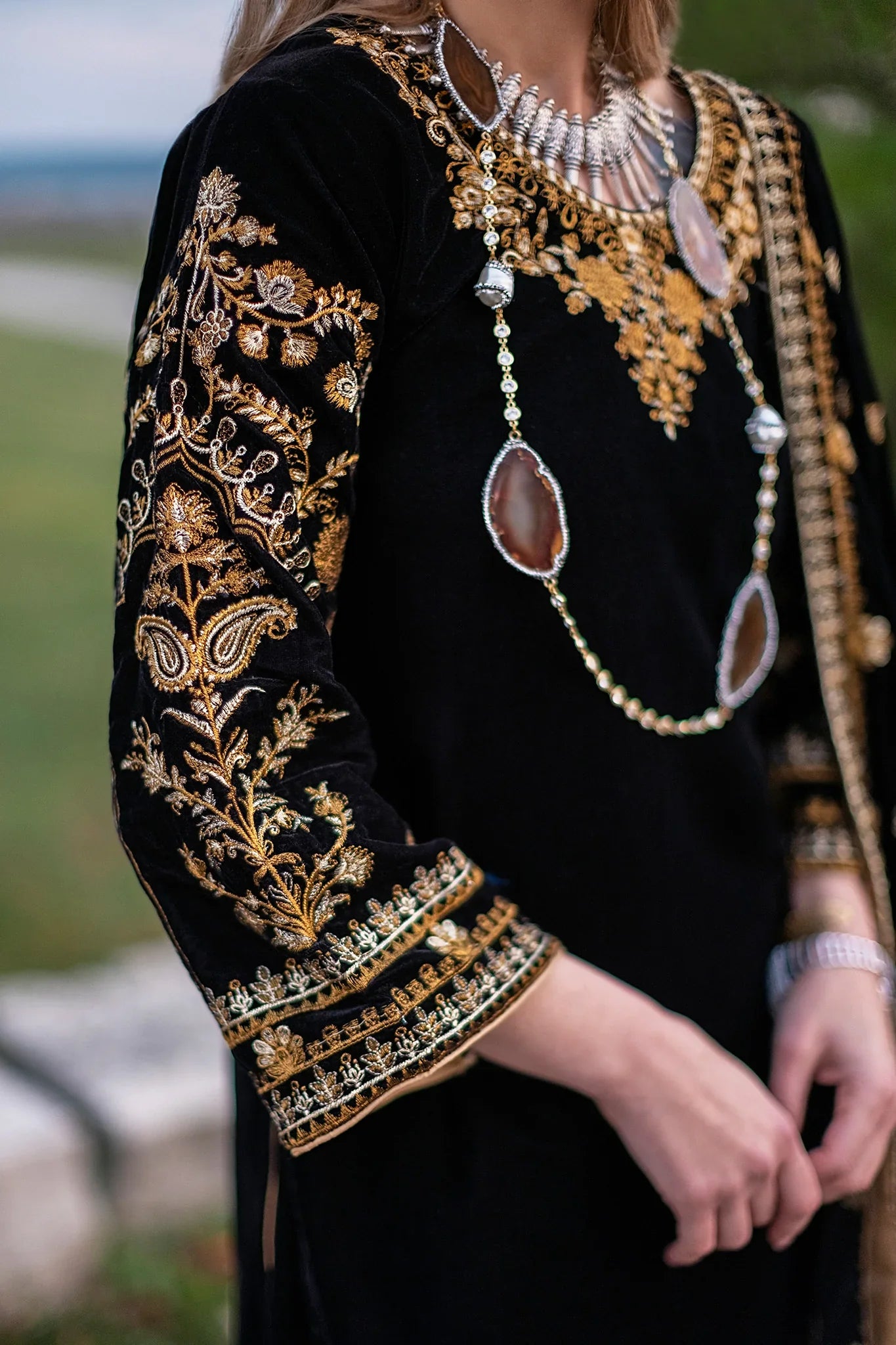 Swagiwear  Unstitched 3PCs Embroidered Velvet Dress With Embroidered Velvet Shawl