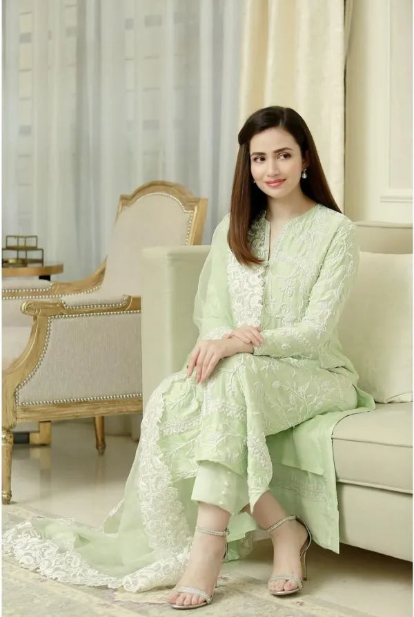 Swagiwear Bareeze - 3PC Lawn Heavy Embroidered Shirt With Organza Embroidered Dupatta. 