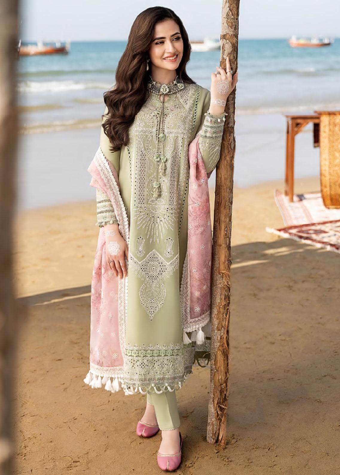 Swagiwear  3 Piece Unstitched Heavy Embroidered Chickan Kari Lawn Suit ( Printed Organza Dupatta )