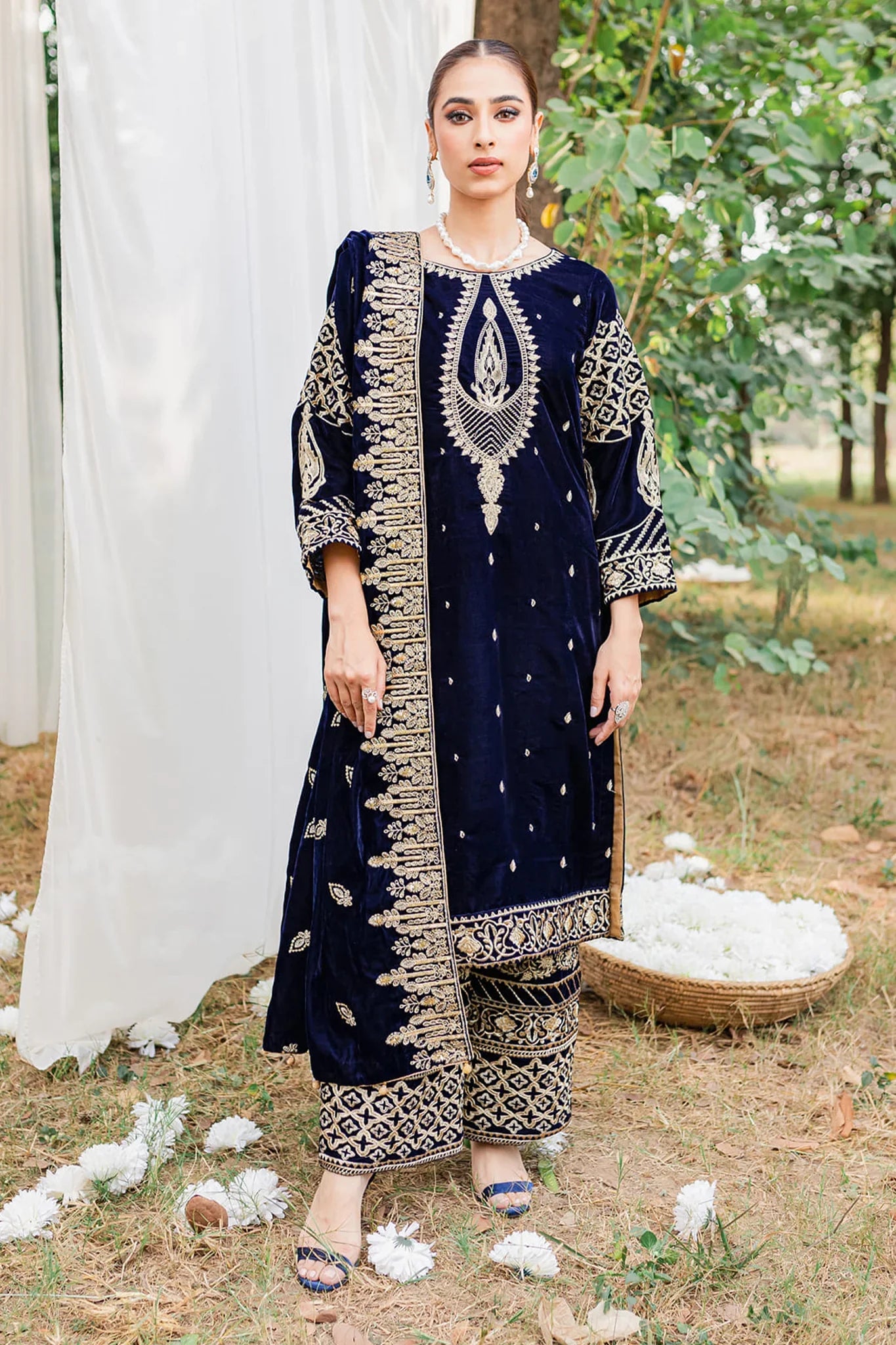 Swagiwear 3PCs Velvet Embroidered Dress With Velvet Embroidered Shawl - 