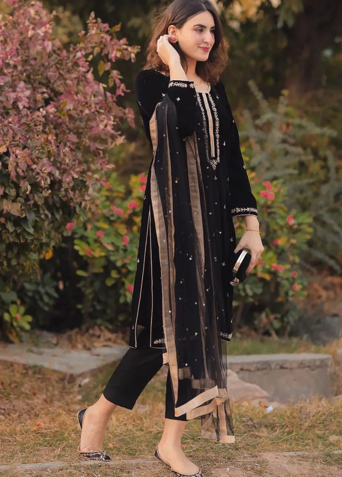 Swagiwear  Sidra Mumtaz 3PC Valvet Front Full Embroidered Back Bazo Embroidered Bember Dupatta -