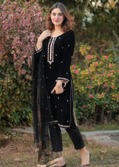 Swagiwear  Sidra Mumtaz 3PC Valvet Front Full Embroidered Back Bazo Embroidered Bember Dupatta -
