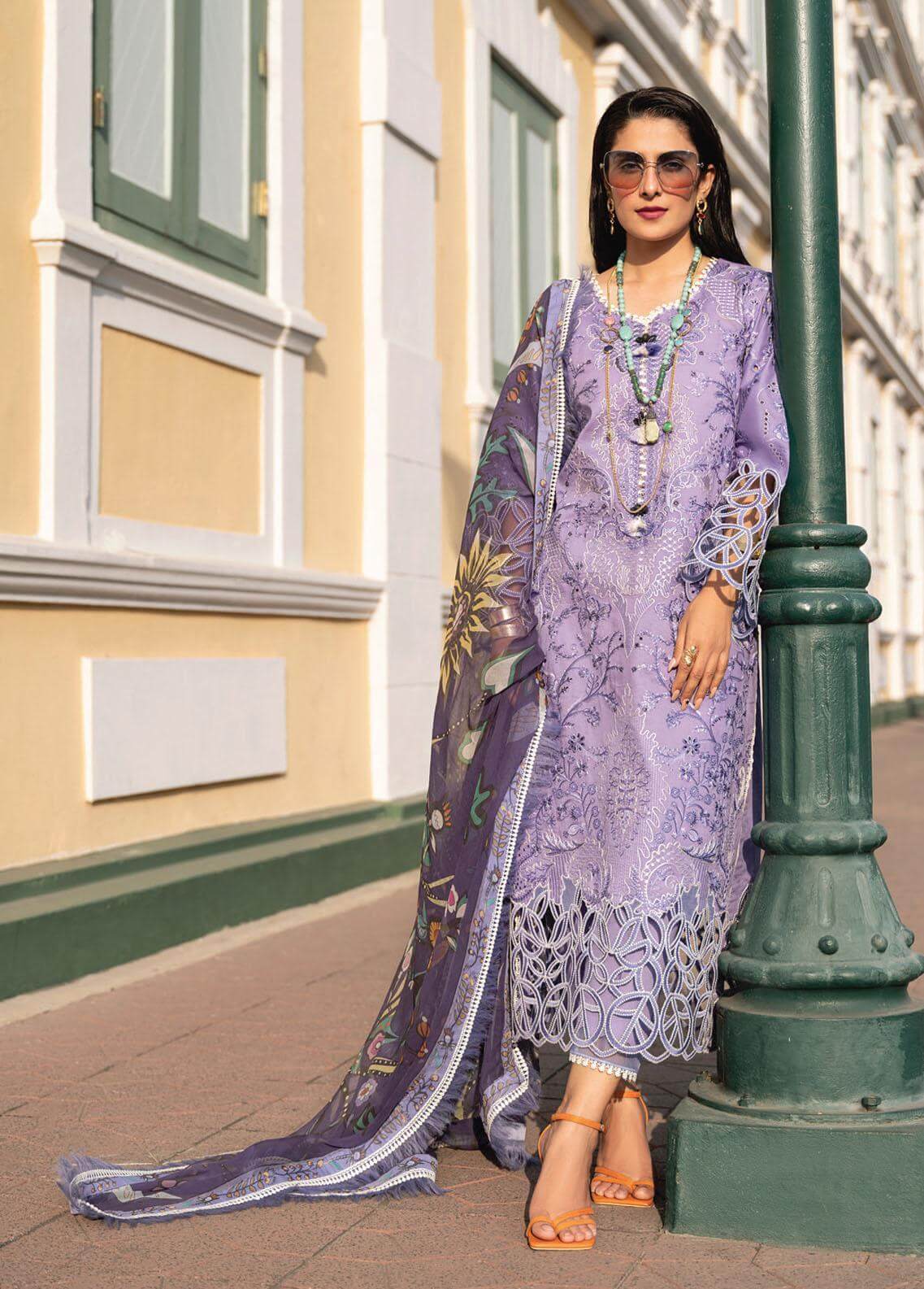 Swagiwear 3.Piece Unstitched Heavy Embroidered Lawn Suit With Digital Printed Silk Dupatta. 