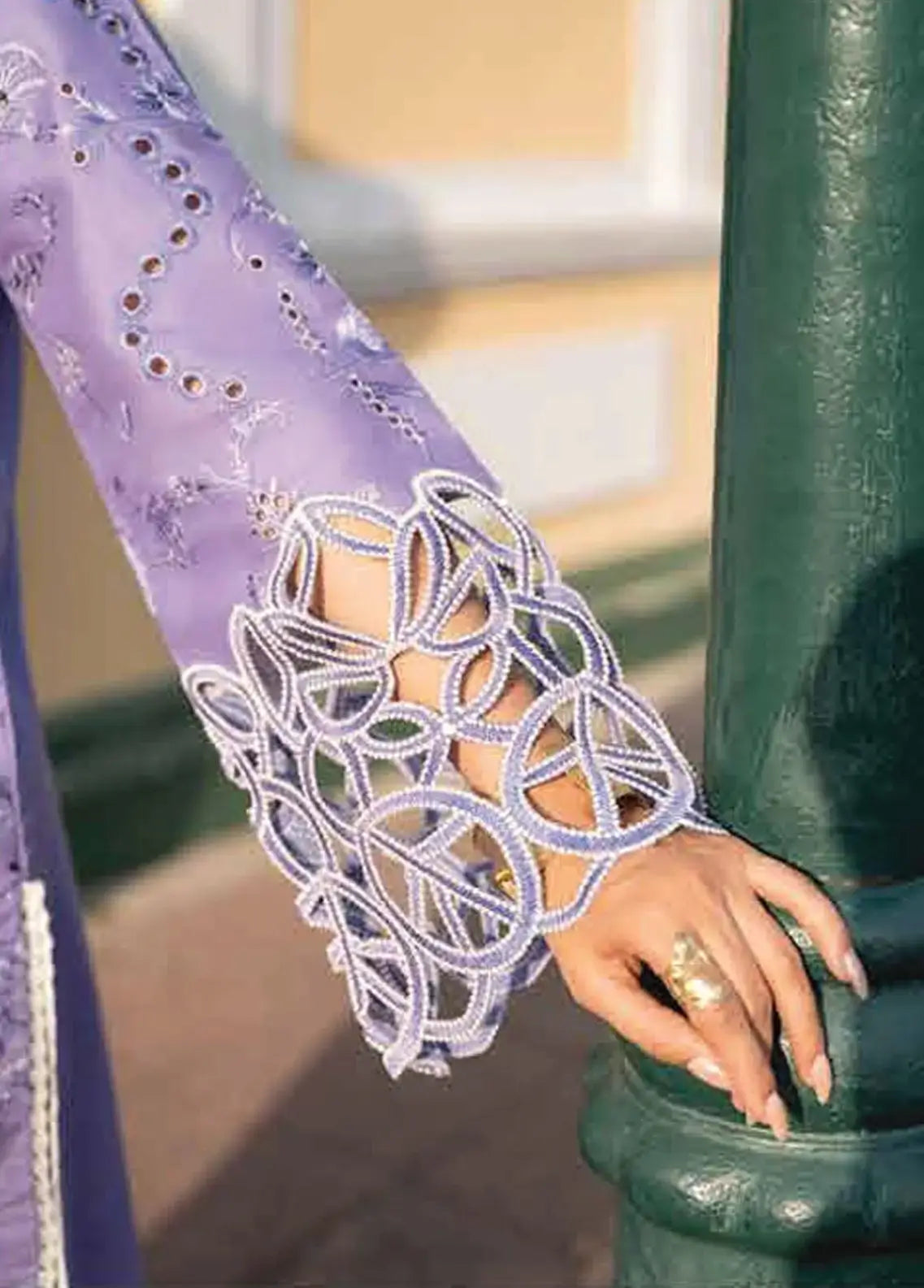 Swagiwear 3.Piece Unstitched Heavy Embroidered Lawn Suit With Digital Printed Silk Dupatta. 